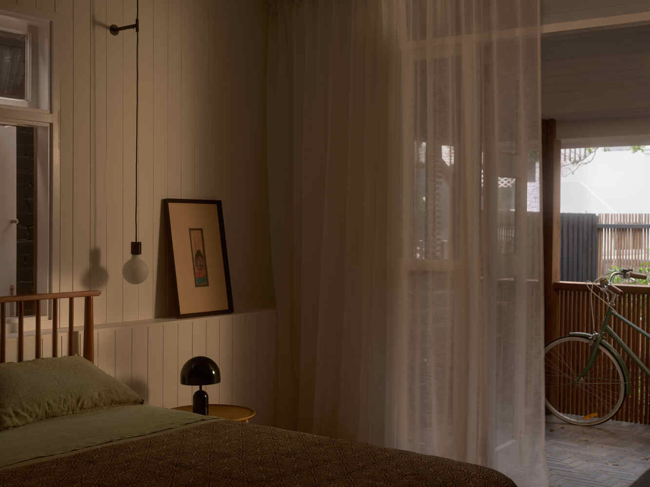 Không gian các phòng ngủ được bày trí đơn giản, ấm cúng. Không gian các phòng ngủ được bày trí đơn giản, ấm cúng.