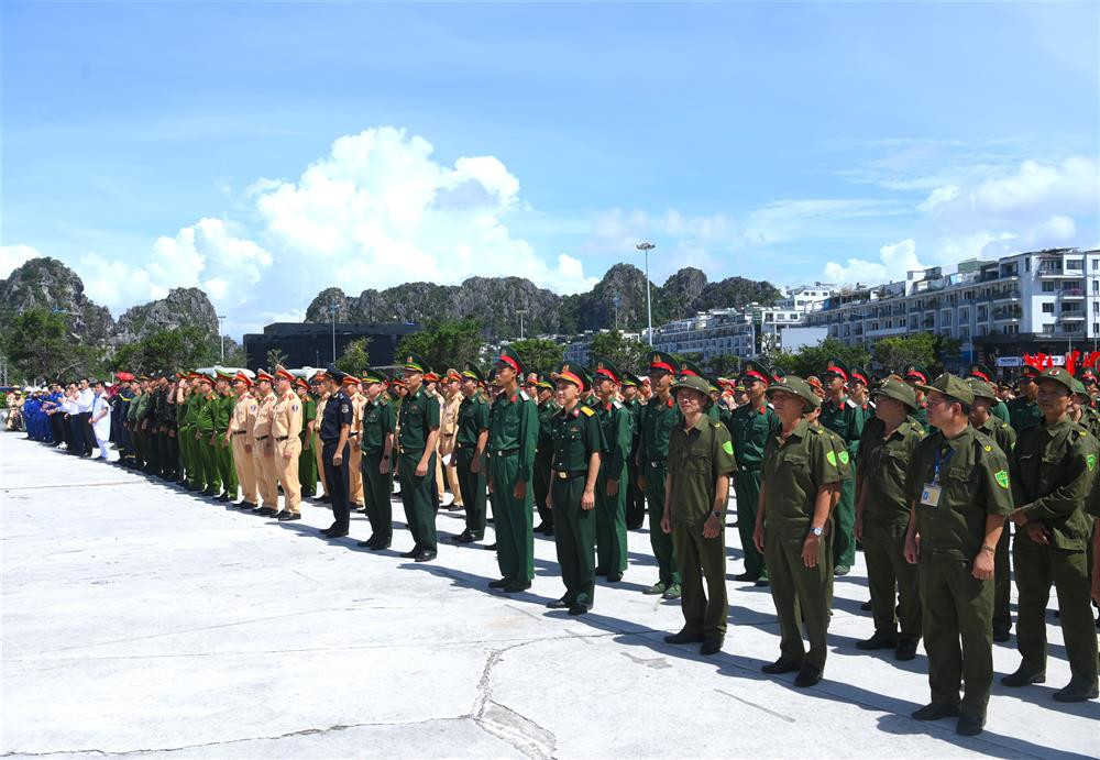 Các lực lượng tham gia tuần hành.