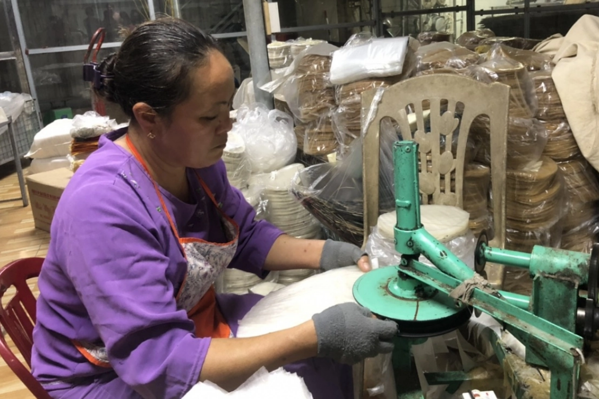 Quy trình sản xuất bánh đa nem hoàn toàn khép kín.