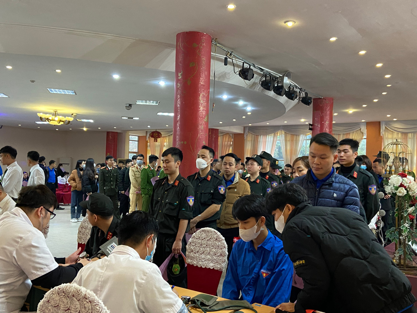 Hội trường &quot;nóng&quot; lên trong ngày đông lạnh giá