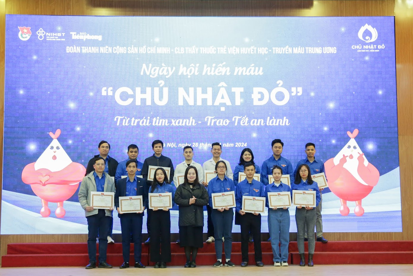 Những cá nhân có thành tích xuất sắc trong công tác Đoàn và phong trào thanh niên năm 2023 cũng được trao tặng bằng khen tại chương trình.