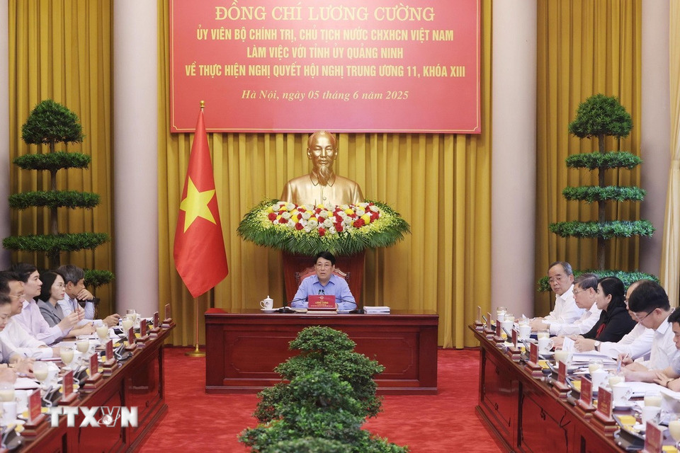 Chủ tịch nước Lương Cường làm việc với Tỉnh uỷ Quảng Ninh về thực hiện Nghị quyết Hội nghị Trung ương 11, khóa XIII. (Ảnh: Lâm Khánh/TTXVN) Chủ tịch nước Lương Cường làm việc với Tỉnh uỷ Quảng Ninh về thực hiện Nghị quyết Hội nghị Trung ương 11, khóa XIII. (Ảnh: Lâm Khánh/TTXVN)