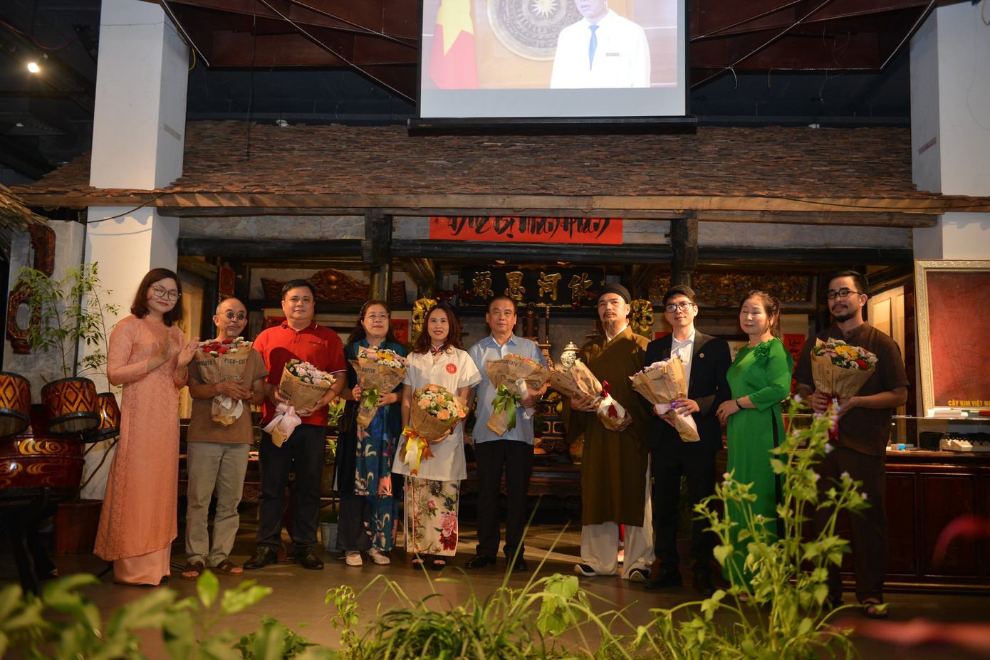 Không gian khai mạc chuỗi hoạt động "Giữ nghề xưa trên phố". Không gian khai mạc chuỗi hoạt động "Giữ nghề xưa trên phố".