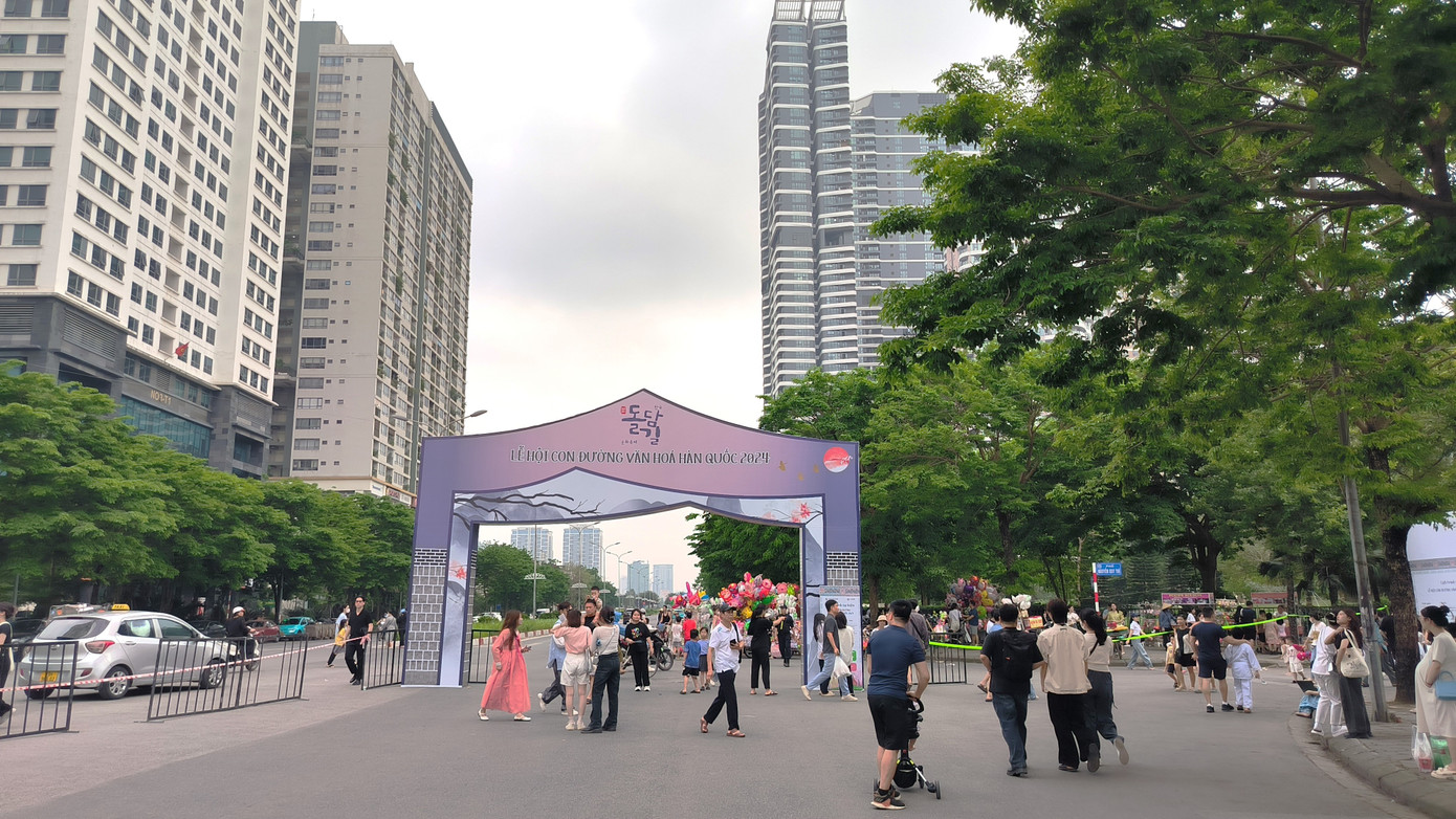 Chương trình Lễ hội Con đường văn hóa Hàn Quốc 2024 được Đại sứ quán Hàn Quốc tại Việt Nam và Trung tâm Văn hóa Hàn Quốc tại Việt Nam ở khu vực Đại sứ quán Hàn Quốc ở Hà Nội.