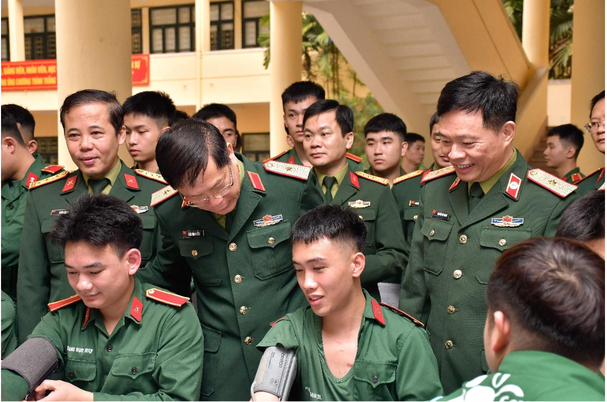 Lãnh đạo Học viện Kỹ thuật quân sự cùng đoàn đại biểu thăm và động viên cán bộ, giảng viên, nhân viên và chiến sĩ tham gia hiến máu tại chương trình. Lãnh đạo Học viện Kỹ thuật quân sự cùng đoàn đại biểu thăm và động viên cán bộ, giảng viên, nhân viên và chiến sĩ tham gia hiến máu tại chương trình.