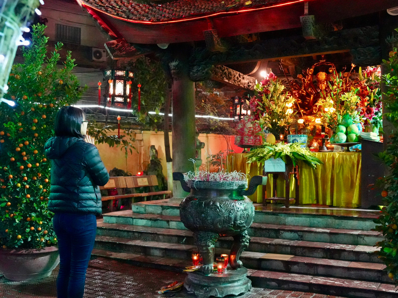 Bên cạnh đó việc tuyên truyền, vận động người dân, khách thập phương nâng cao tinh thần tự giác, đảm bảo an ninh trật tự, thực hiện nếp sống văn minh nơi thờ tự cũng được đẩy mạnh. Bên cạnh đó việc tuyên truyền, vận động người dân, khách thập phương nâng cao tinh thần tự giác, đảm bảo an ninh trật tự, thực hiện nếp sống văn minh nơi thờ tự cũng được đẩy mạnh.