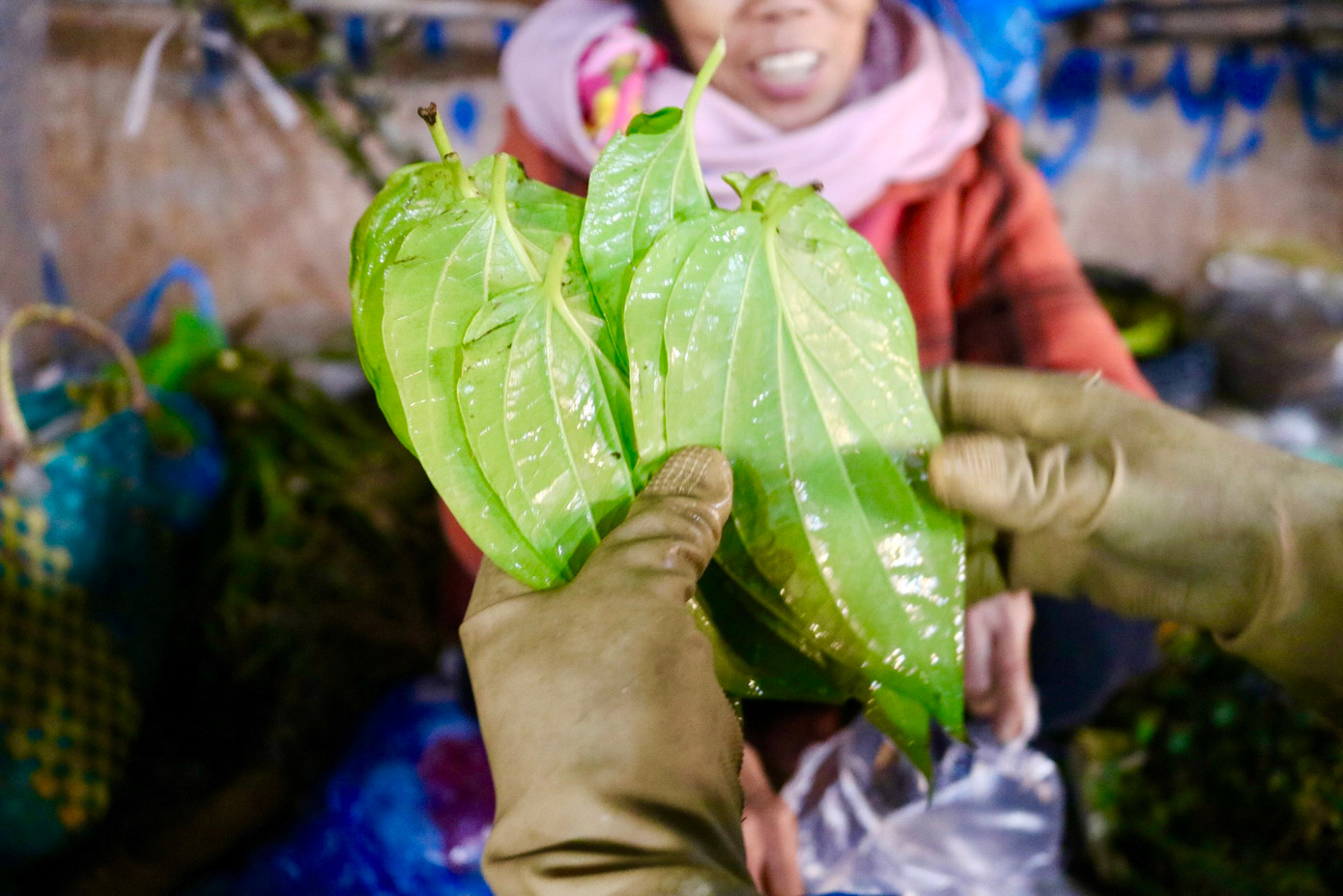 Trầu cau là vật phẩm không thể thiếu trong mâm lễ cúng.