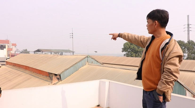 Người dân xóm Đông thôn Trung 2, xã Liên Trung, huyện Đan Phượng bức xúc về tình trạng các xưởng gỗ xả thải bụi mộc trực tiếp ra môi trường. Người dân xóm Đông thôn Trung 2, xã Liên Trung, huyện Đan Phượng bức xúc về tình trạng các xưởng gỗ xả thải bụi mộc trực tiếp ra môi trường.