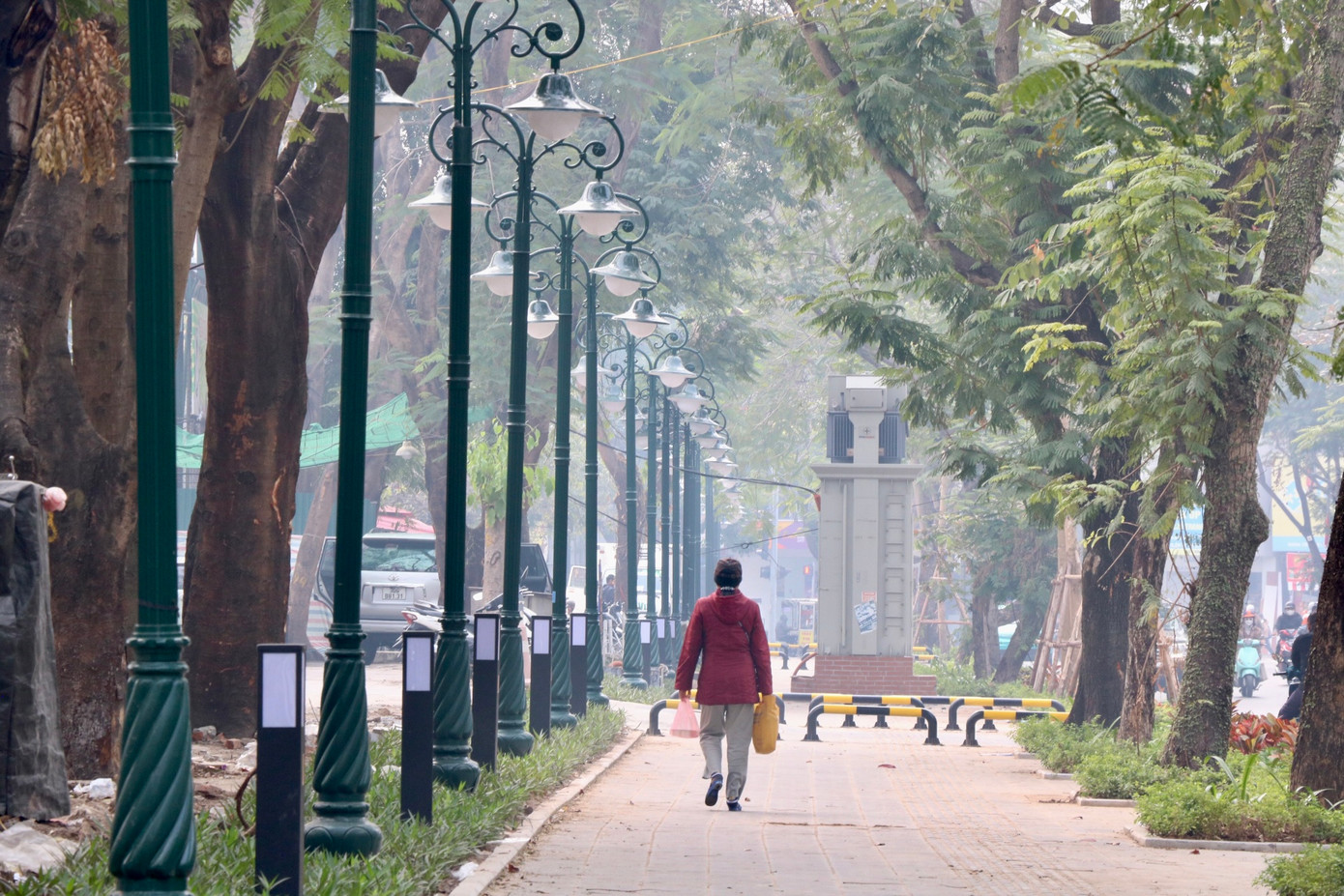 Diện mạo bên ngoài công viên Tuổi trẻ Thủ đô trở nên thoáng đãng, sạch sẽ sau khi hoàn thiện tháo dỡ hàng rào. Diện mạo bên ngoài công viên Tuổi trẻ Thủ đô trở nên thoáng đãng, sạch sẽ sau khi hoàn thiện tháo dỡ hàng rào.
