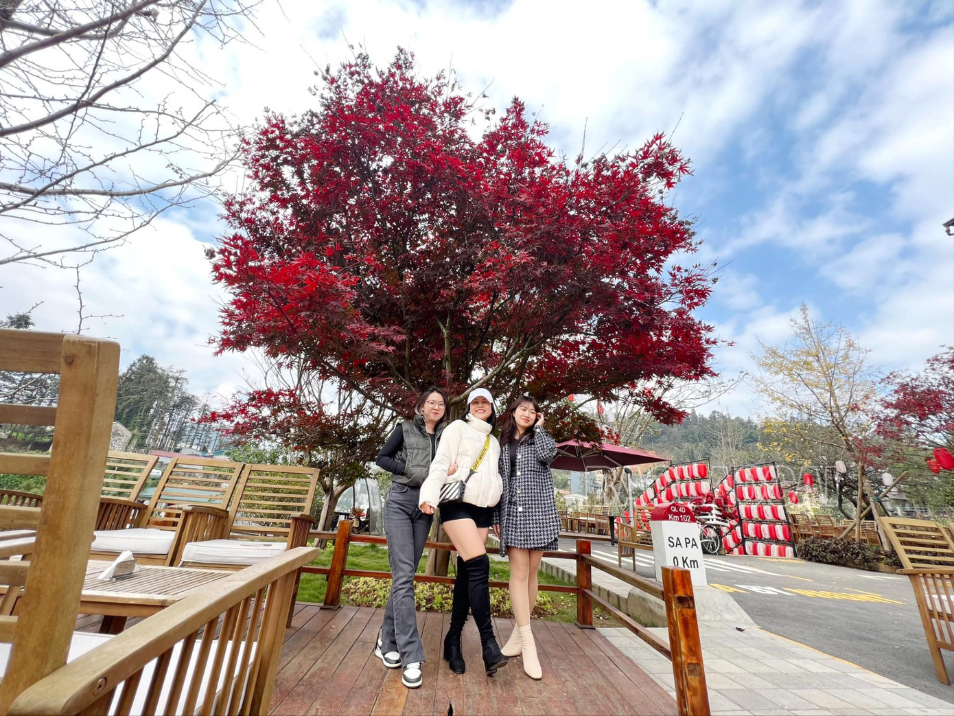 Không cần phải sang Nhật hay Hàn Quốc mới có thể check-in được với phong lá đỏ.