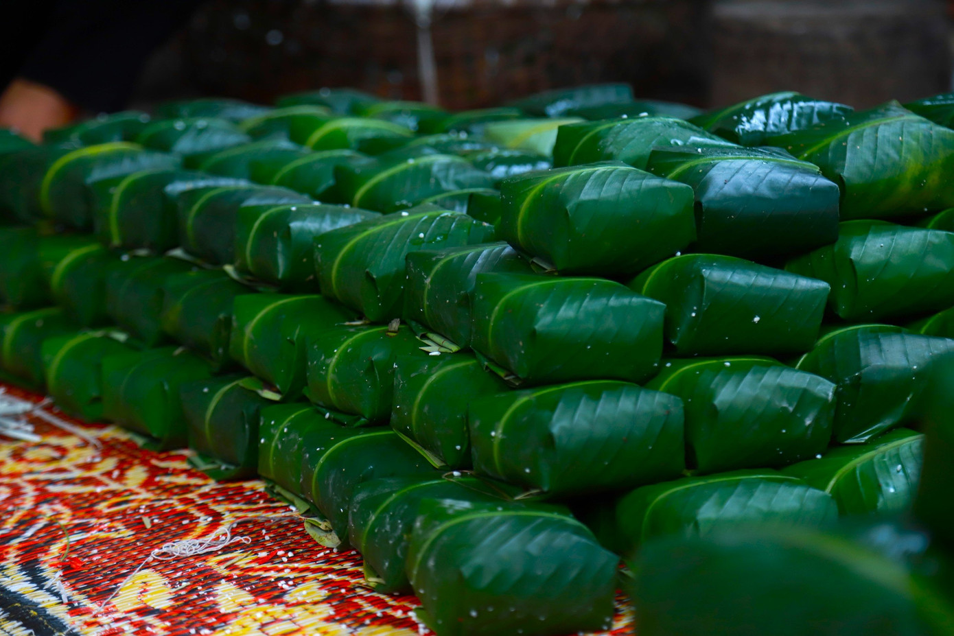 Người dân làng nghề bánh chưng Tranh Khúc đến nay vẫn duy trì công việc một cách ổn định mặc dù có lúc số lượng người sản xuất nhiều lên, có thời gian sẽ ít đi nhưng chất lượng, hương vị bánh vẫn được nguyên vẹn và có phần ngon hơn theo năm tháng.