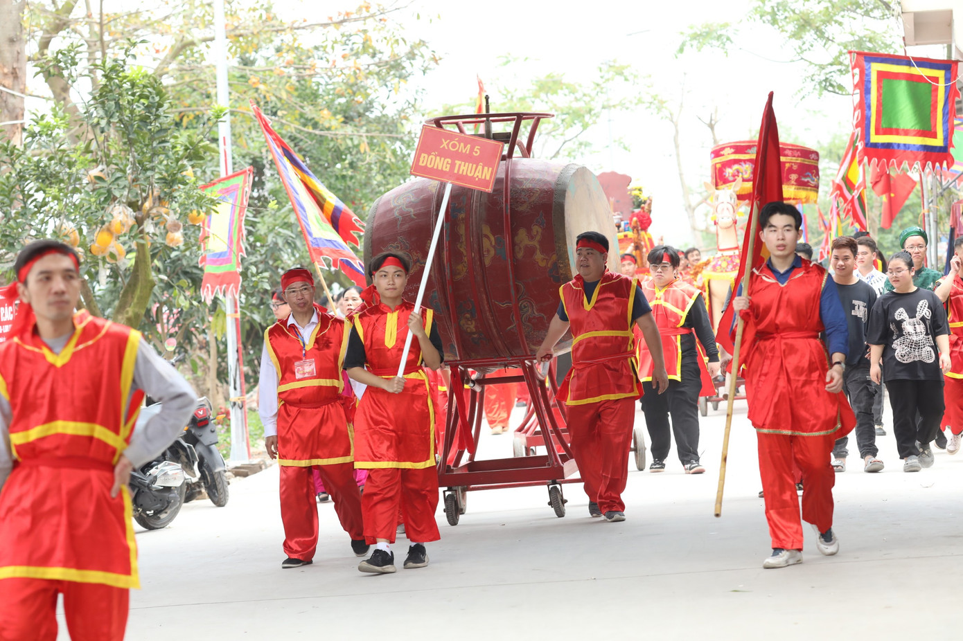 Trong 3 ngày lễ hội có tổ chức: Giao hiếu với 4 làng, Thi đấu thể thao Các trò chơi dân gian và 3 đêm liên hoan văn nghệ quần chúng. Thông qua Hội xuân truyền thống làng gốm, dân làng cầu mong mưa thuận gió hòa, quốc thái dân an, dân sinh an lành hạnh phúc, sản xuất tiêu thụ hanh thông, tăng cường khối đại đoàn kết…