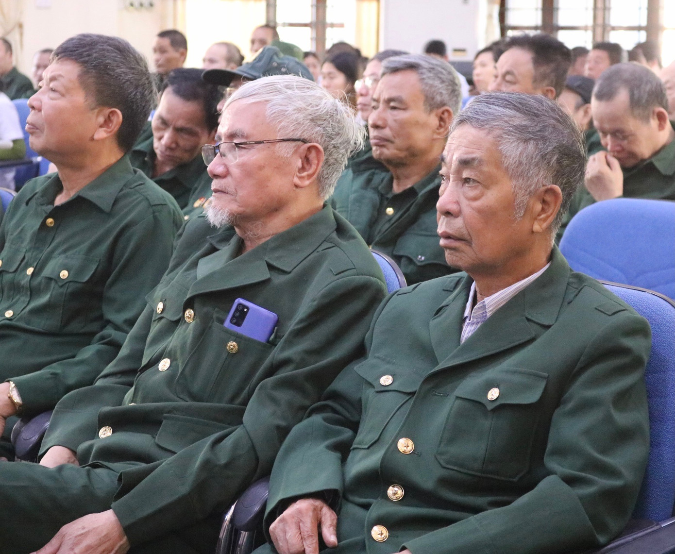 Tại đây, đoàn đã gửi lời thăm hỏi ân cần đến các thương bệnh binh đang điều trị tại các trung tâm điều dưỡng, đồng thời bày tỏ lòng biết ơn sâu sắc đối với những công lao to lớn mà các thương bệnh binh đã dành cho đất nước, cho các thế hệ mai sau.