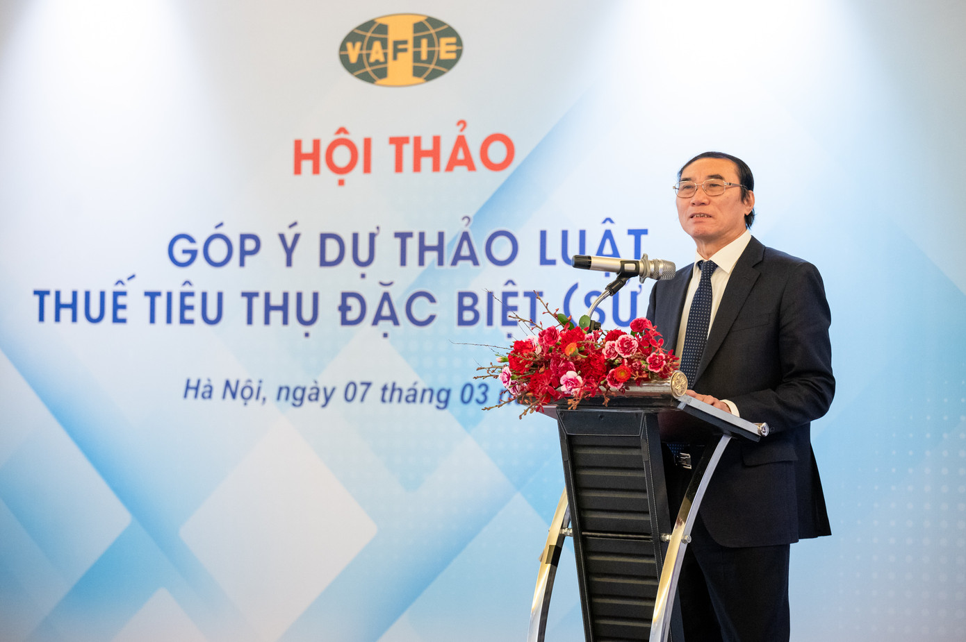 Ông Nguyễn Văn Phụng - nguyên Vụ trưởng Vụ Quản lý thuế Doanh nghiệp lớn, Tổng cục Thống kê - phát biểu tại hội thảo. Ông Nguyễn Văn Phụng - nguyên Vụ trưởng Vụ Quản lý thuế Doanh nghiệp lớn, Tổng cục Thống kê - phát biểu tại hội thảo.