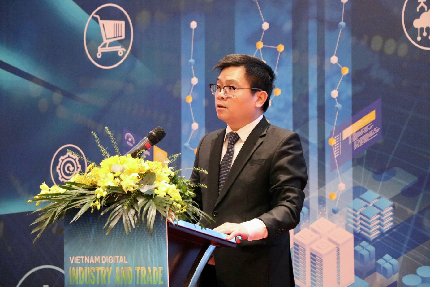 Thứ trưởng Bộ Công Thương Trương Thanh Hoài phát biểu khai mạc diễn đàn.