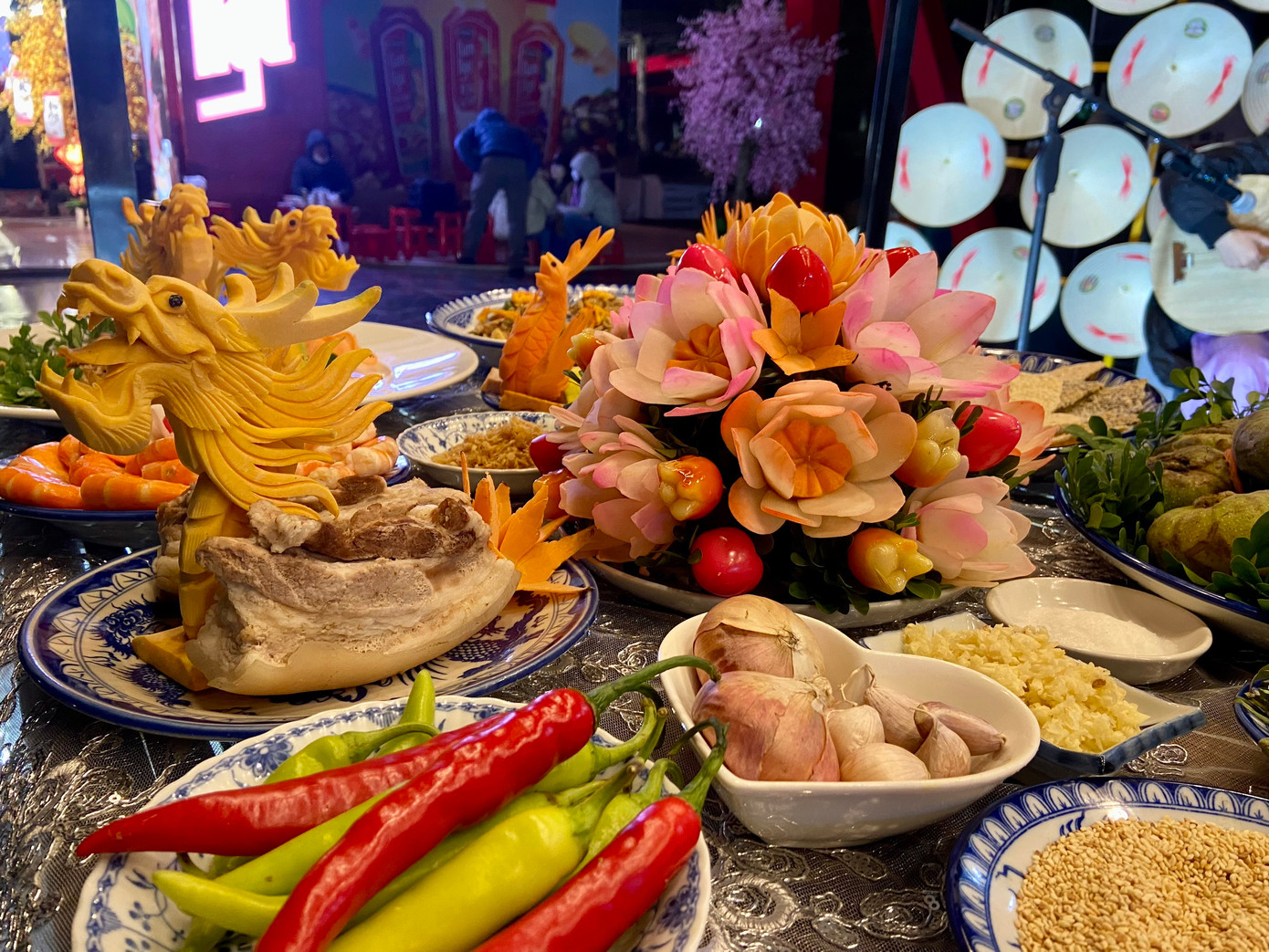 Bên cạnh đó, còn có những mâm cỗ Tết được bày biện rất công phu, đẹp mắt được "trình làng".