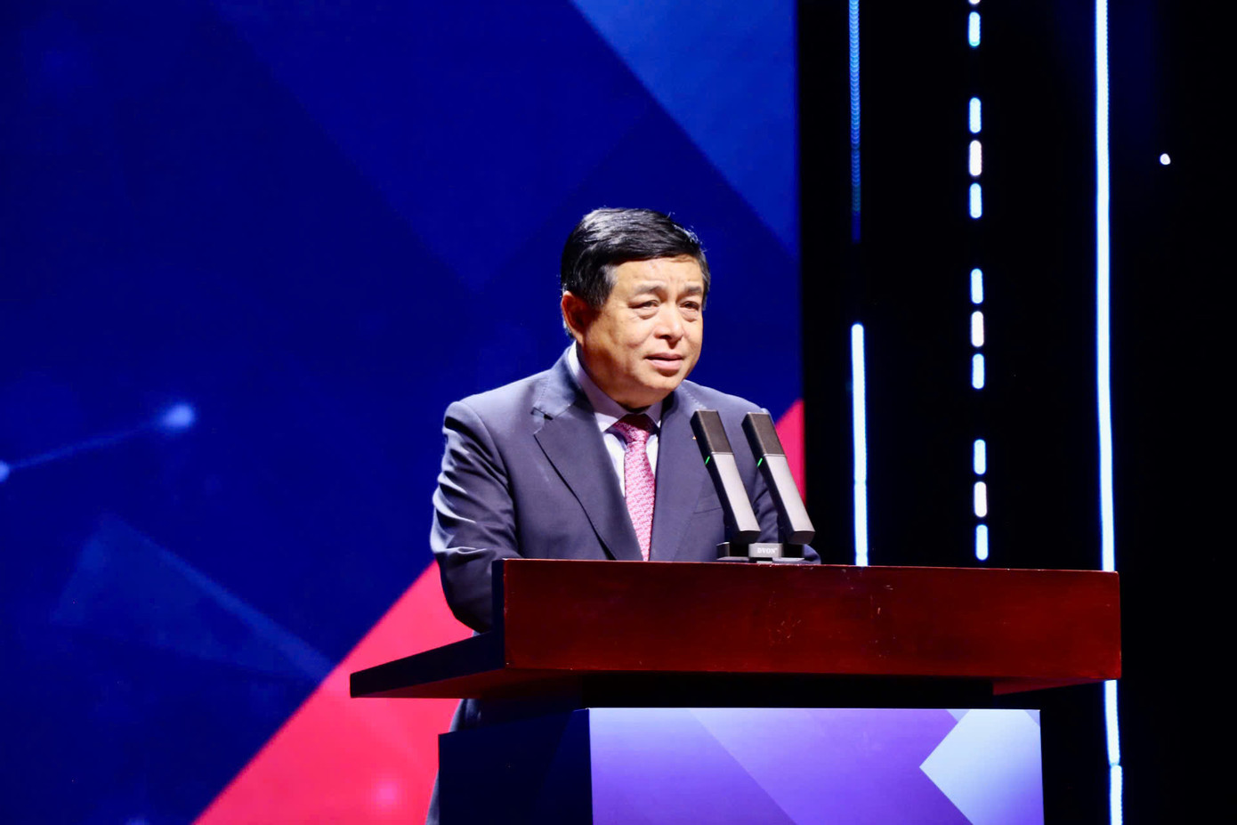 Phó Thủ tướng Nguyễn Chí Dũng phát biểu chỉ đạo diễn đàn.