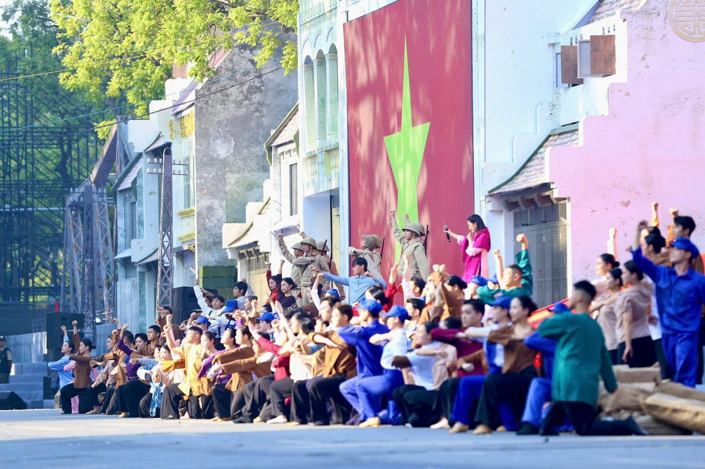 Chương trình do Thành ủy, HĐND, UBND thành phố Hà Nội chỉ đạo, Sở Văn hóa và Thể thao Hà Nội tổ chức tại khu vực Tượng đài vua Lý Thái Tổ và các sân khấu phụ tại Vườn hoa đền Bà Kiệu, Quảng trường Đông Kinh - Nghĩa Thục, Nhà hát nghệ thuật đương đại Việt Nam, ngã tư Lê Thái Tổ - Bà Triệu - Tràng Thi - Hàng Khay.