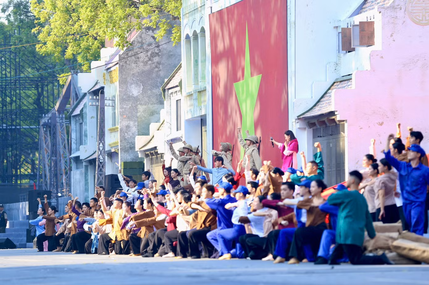 Chương trình do Thành ủy, HĐND, UBND thành phố Hà Nội chỉ đạo, Sở Văn hóa và Thể thao Hà Nội tổ chức tại khu vực Tượng đài vua Lý Thái Tổ và các sân khấu phụ tại Vườn hoa đền Bà Kiệu, Quảng trường Đông Kinh - Nghĩa Thục, Nhà hát nghệ thuật đương đại Việt Nam, ngã tư Lê Thái Tổ - Bà Triệu - Tràng Thi - Hàng Khay.