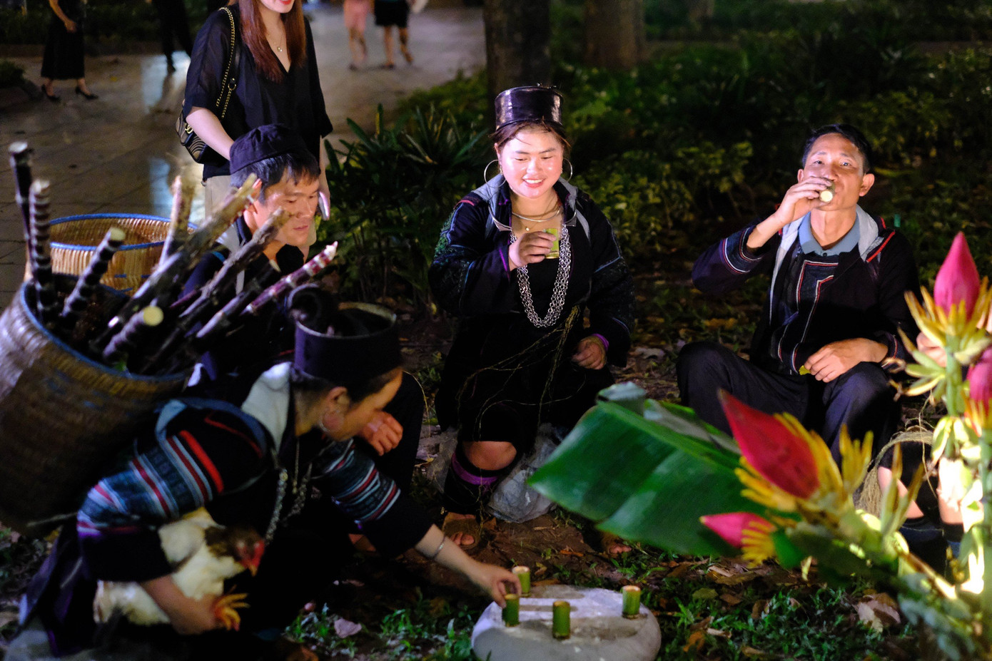 Phiên chợ tình ngày xuân của dân tộc H'Mông cũng được tái hiện ngay giữa lòng Thủ đô.