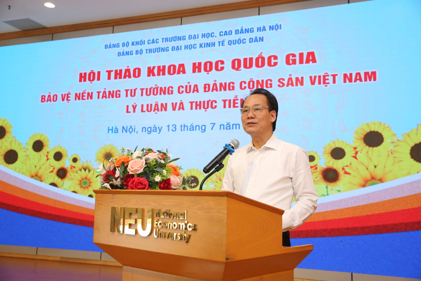 Ông Nguyễn Thanh Sơn, Thành ủy viên, Bí thư Đảng ủy Khối các trường đại học, cao đẳng Hà Nội phát biểu kết luận Hội thảo.