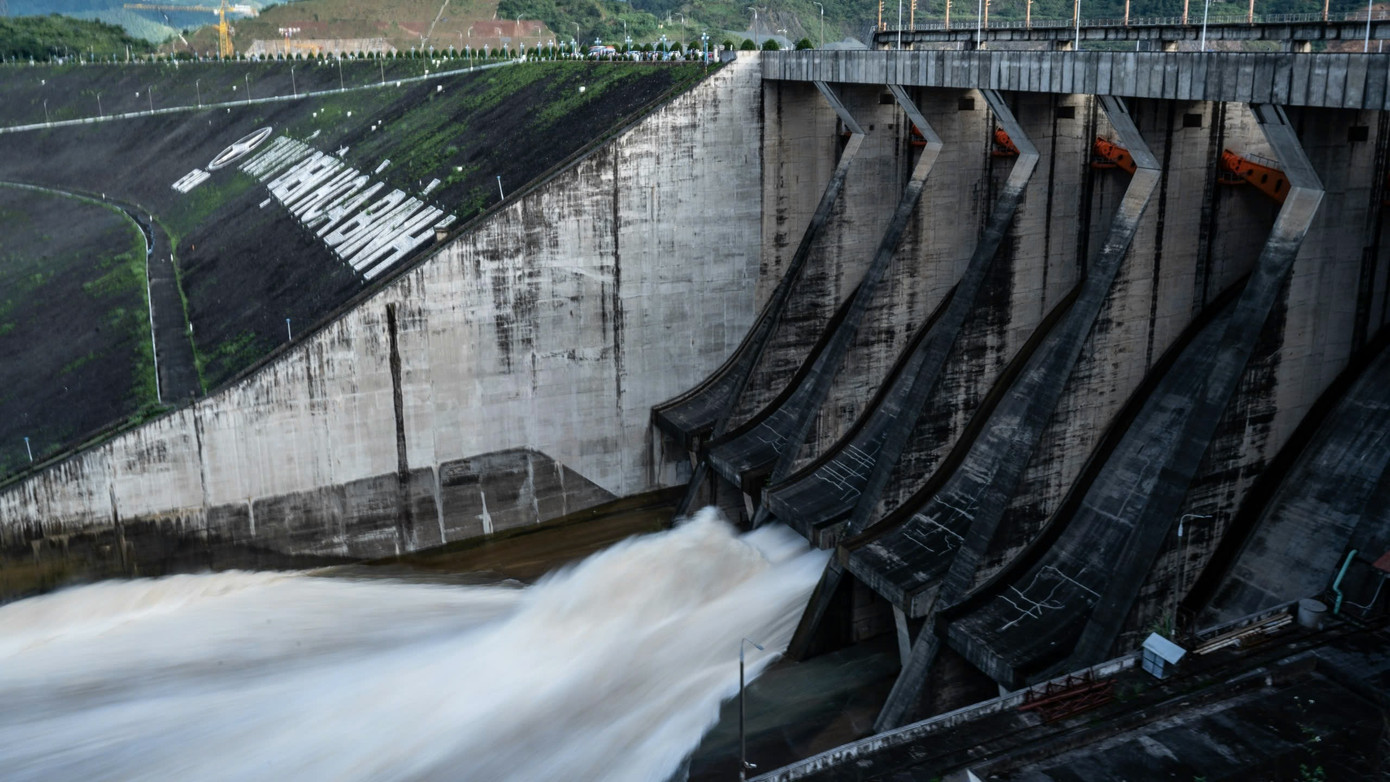 Lệnh mở tiếp cửa xả đáy thứ hai tại hồ chứa thủy điện Hòa Bình được Bộ NN&amp;PTNT đề xuất vào hồi 18h ngày 2/8.