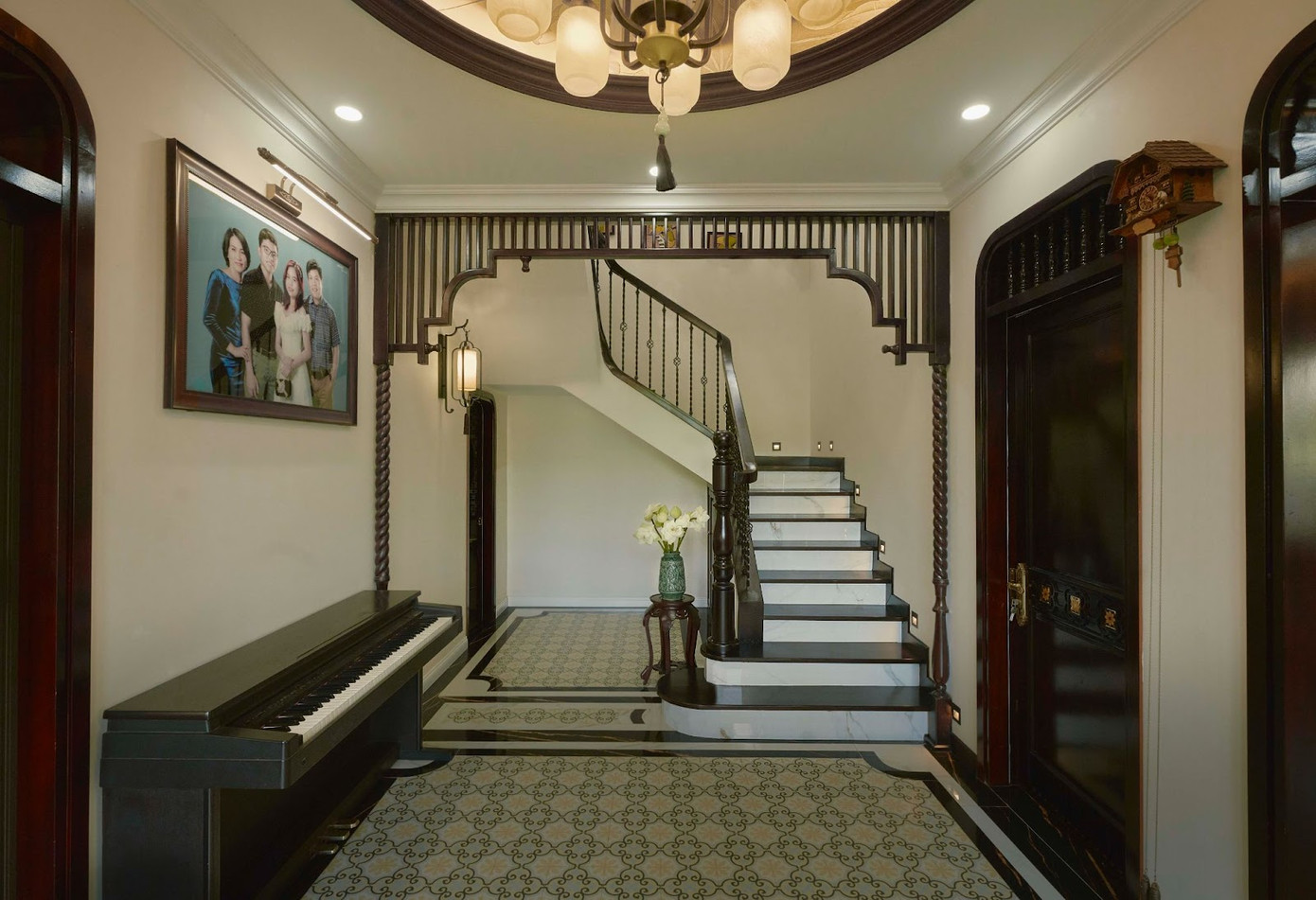 Cái hay của lối kiến trúc này không nằm ở sự cầu kỳ trong tạo hình hay công nghệ mà chính ở chỗ biết lắng nghe không gian, lắng nghe con người. Cái hay của lối kiến trúc này không nằm ở sự cầu kỳ trong tạo hình hay công nghệ mà chính ở chỗ biết lắng nghe không gian, lắng nghe con người.