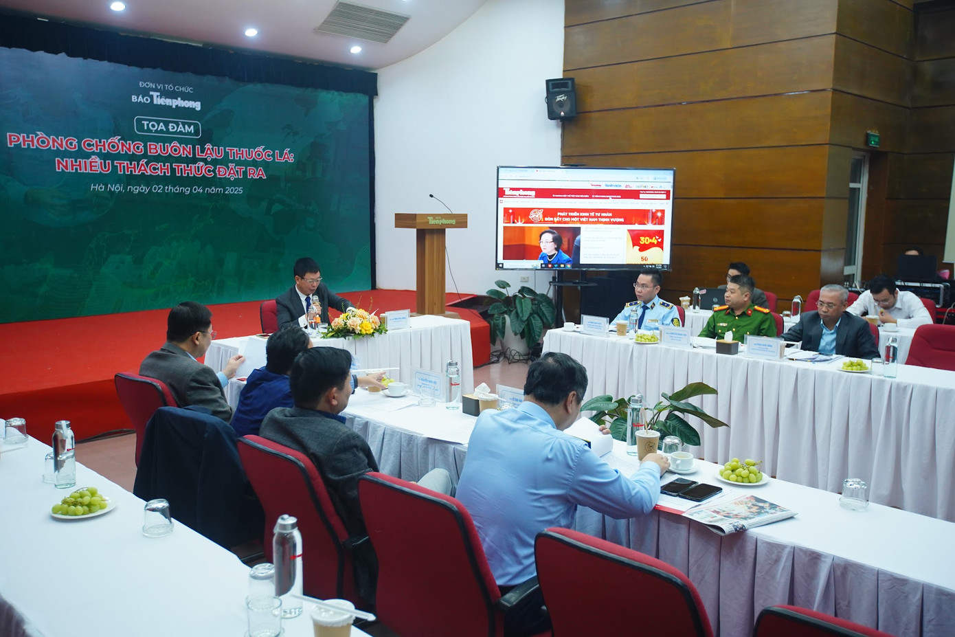 Toàn cảnh toạ đàm. Toàn cảnh toạ đàm.