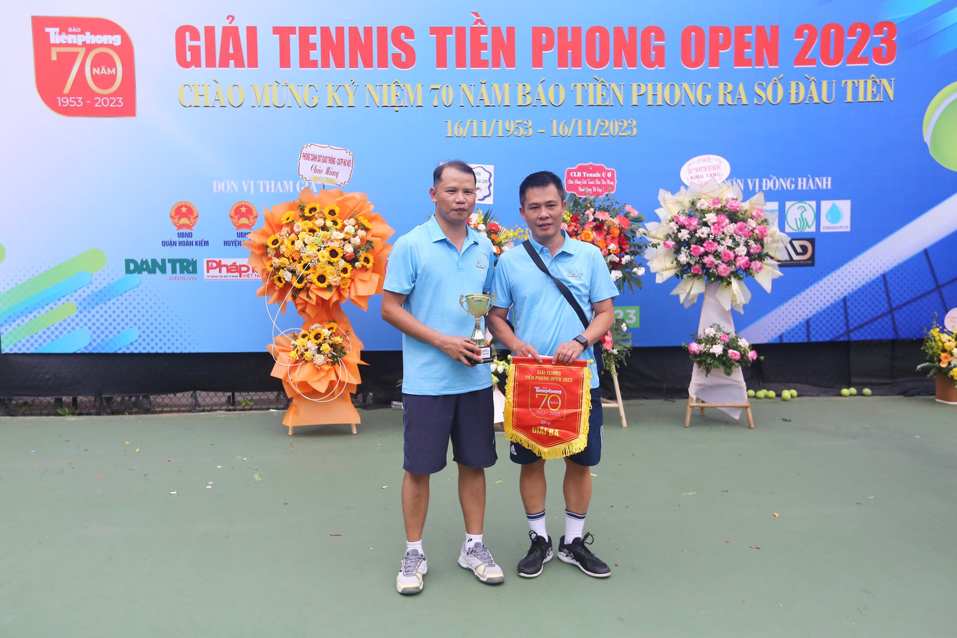 Hai vận động viên Trịnh Trọng Đảng, Tạ Quang Anh (báo Tiền Phong) đạt giải ba