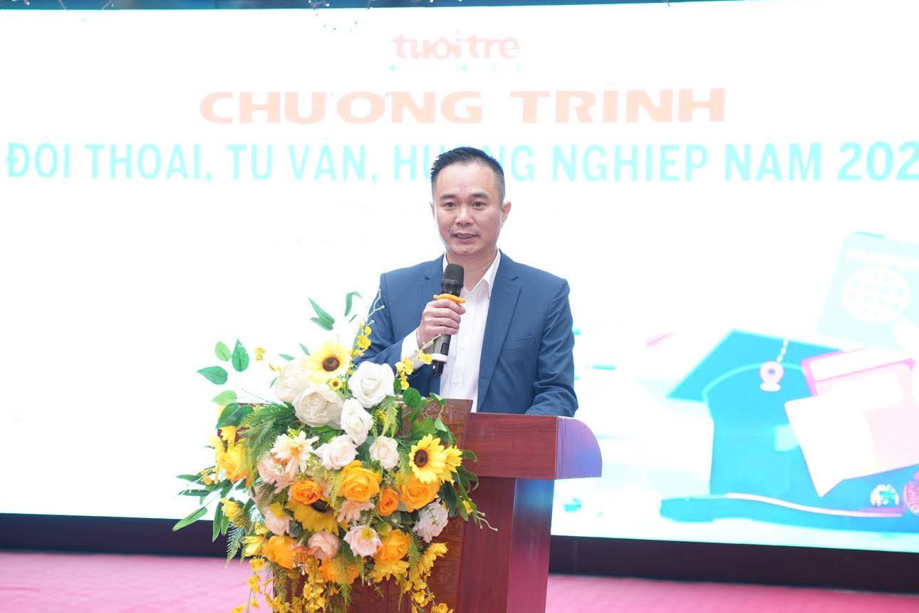 Phó Tổng Biên tập báo Tuổi trẻ Thủ đô Ngô Vương Tuấn phát biểu khai mạc chương trình Phó Tổng Biên tập báo Tuổi trẻ Thủ đô Ngô Vương Tuấn phát biểu khai mạc chương trình