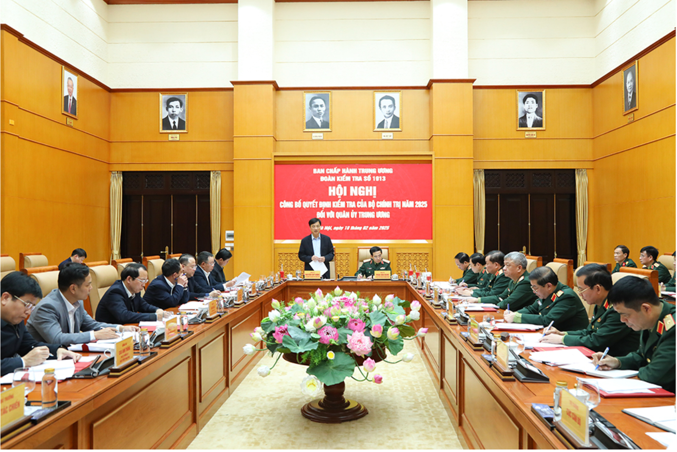 Chủ nhiệm Ủy ban Kiểm tra Trung ương Nguyễn Duy Ngọc và Đại tướng Phan Văn Giang chủ trì hội nghị. Chủ nhiệm Ủy ban Kiểm tra Trung ương Nguyễn Duy Ngọc và Đại tướng Phan Văn Giang chủ trì hội nghị.