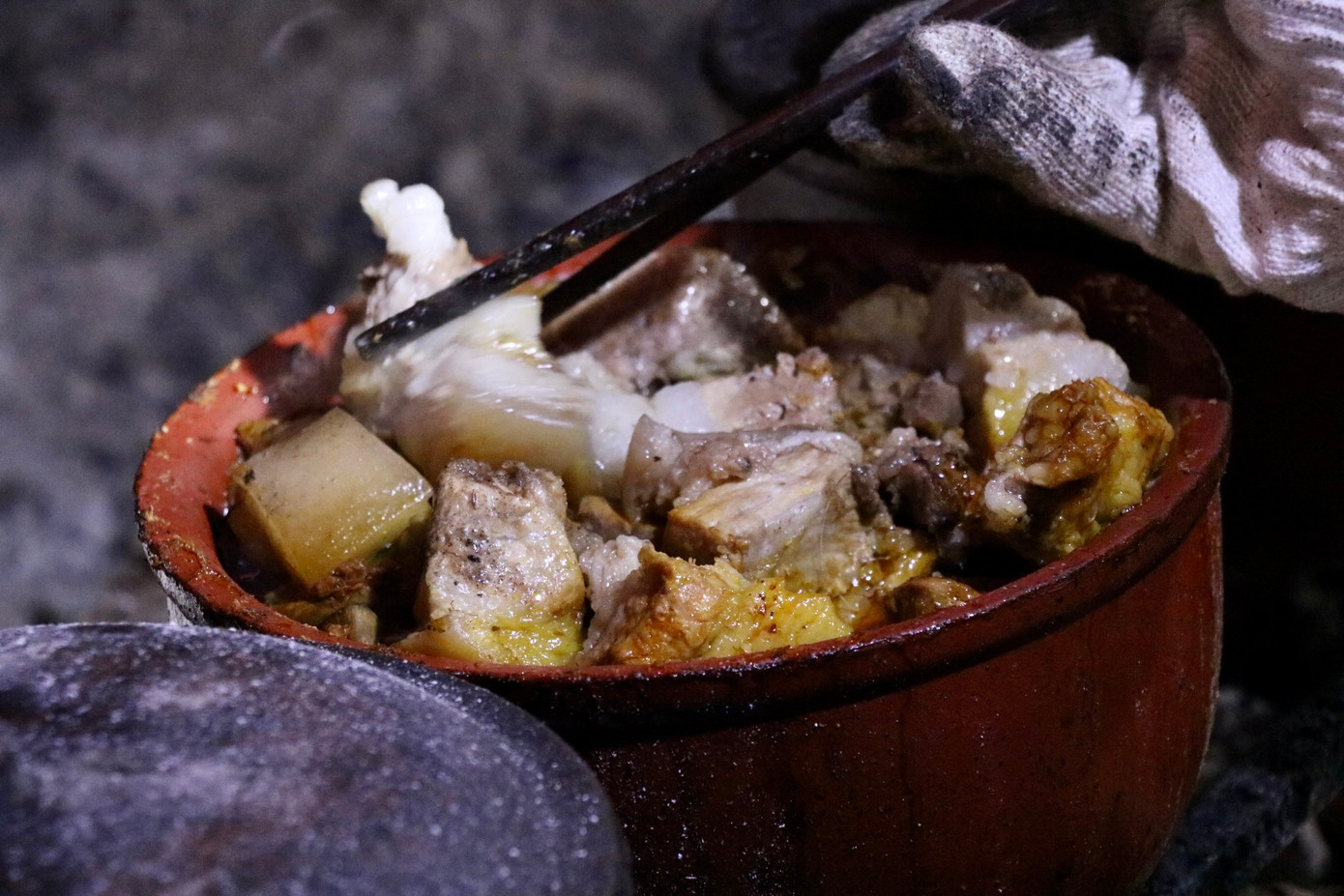 Để phục vụ cho nhu cầu của khách hàng, ngày nay món cá khó còn được biến tấu với nhiều loại cá khác nhau như cá trạch, cá diếc, cá quả, cá rô, cá trê và có thể thêm thịt nếu người mua yêu cầu.