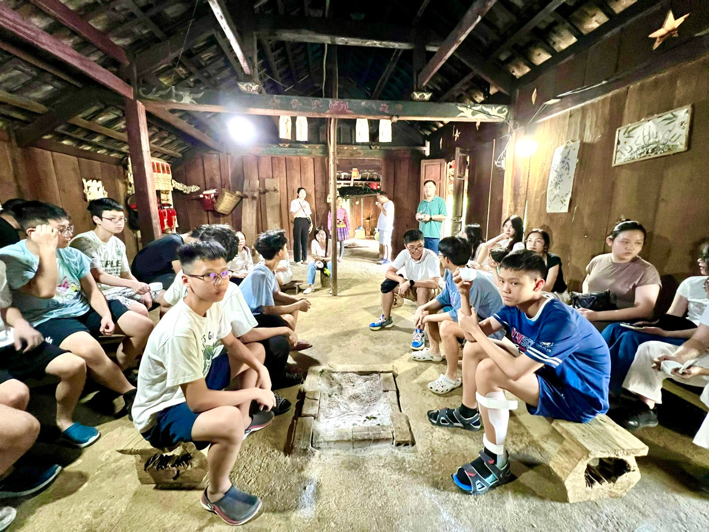 Không gian trải nghiệm nghề làm giấy thủ công truyền thống tại nhà anh Tráng A Của. Không gian trải nghiệm nghề làm giấy thủ công truyền thống tại nhà anh Tráng A Của.