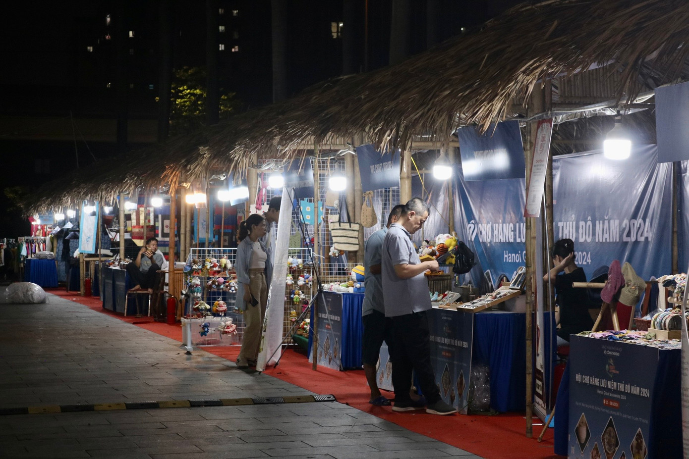 Hội chợ được tổ chức với quy mô lên tới 100 gian hàng trưng bày các sản phẩm thủ công mỹ nghệ có thiết kế mới nhằm quảng bá, giới thiệu xúc tiến tiêu thụ sản phẩm hàng lưu niệm.