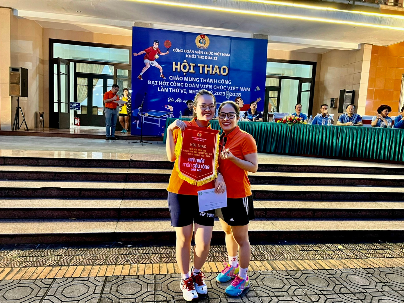 Giải Nhất môn Cầu lông đôi nữ thuộc về 2 VĐV Phan Thị Thương và Nguyễn Yến Thi (Công đoàn Cơ quan T.Ư Đoàn) Giải Nhất môn Cầu lông đôi nữ thuộc về 2 VĐV Phan Thị Thương và Nguyễn Yến Thi (Công đoàn Cơ quan T.Ư Đoàn)