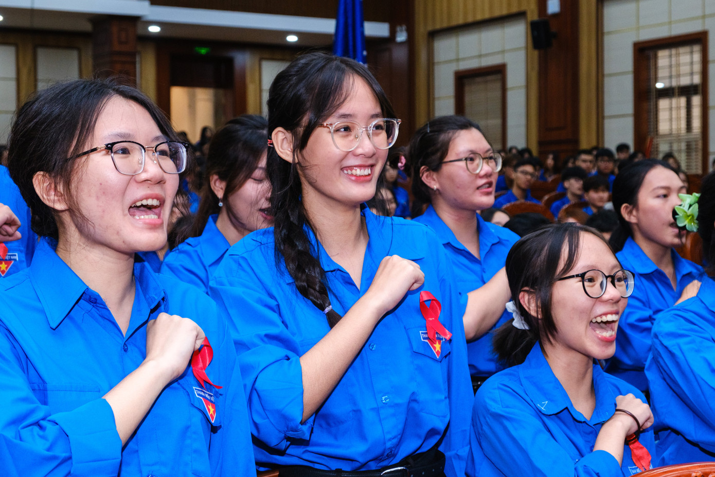 Nhiều thanh niên xung phong hưởng ứng chiến dịch mùa hè xanh.