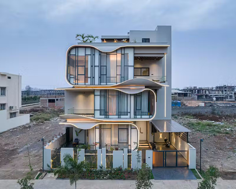 Sau quá trình tính toán cẩn trọng, nhóm thiết kế đã kiến tạo nên một công trình không chỉ đáp ứng công năng mà còn thổi hồn vào ngôn ngữ kiến trúc riêng, dung hoà giữa tính mềm mại và hiệu suất sử dụng.