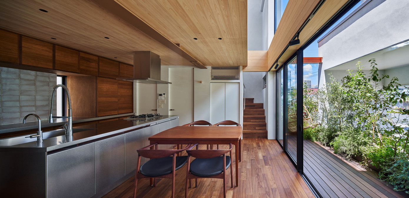 Không gian sinh hoạt dành cho gia đình vẫn được bố trí với đầy đủ công năng như phòng ăn, phòng bếp, phòng tắm, phòng ngủ và vẫn đảm bảo sự riêng tư cho gia chủ. Không gian sinh hoạt dành cho gia đình vẫn được bố trí với đầy đủ công năng như phòng ăn, phòng bếp, phòng tắm, phòng ngủ và vẫn đảm bảo sự riêng tư cho gia chủ.