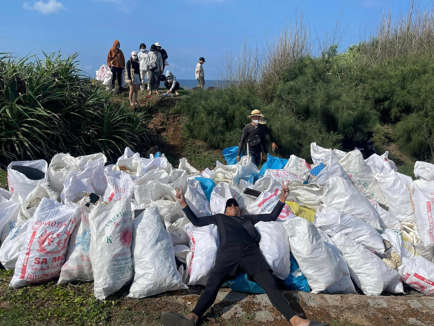 Những khoảnh khắc vui sướng &quot;tận hưởng&quot; thành quả lao động của cả đội