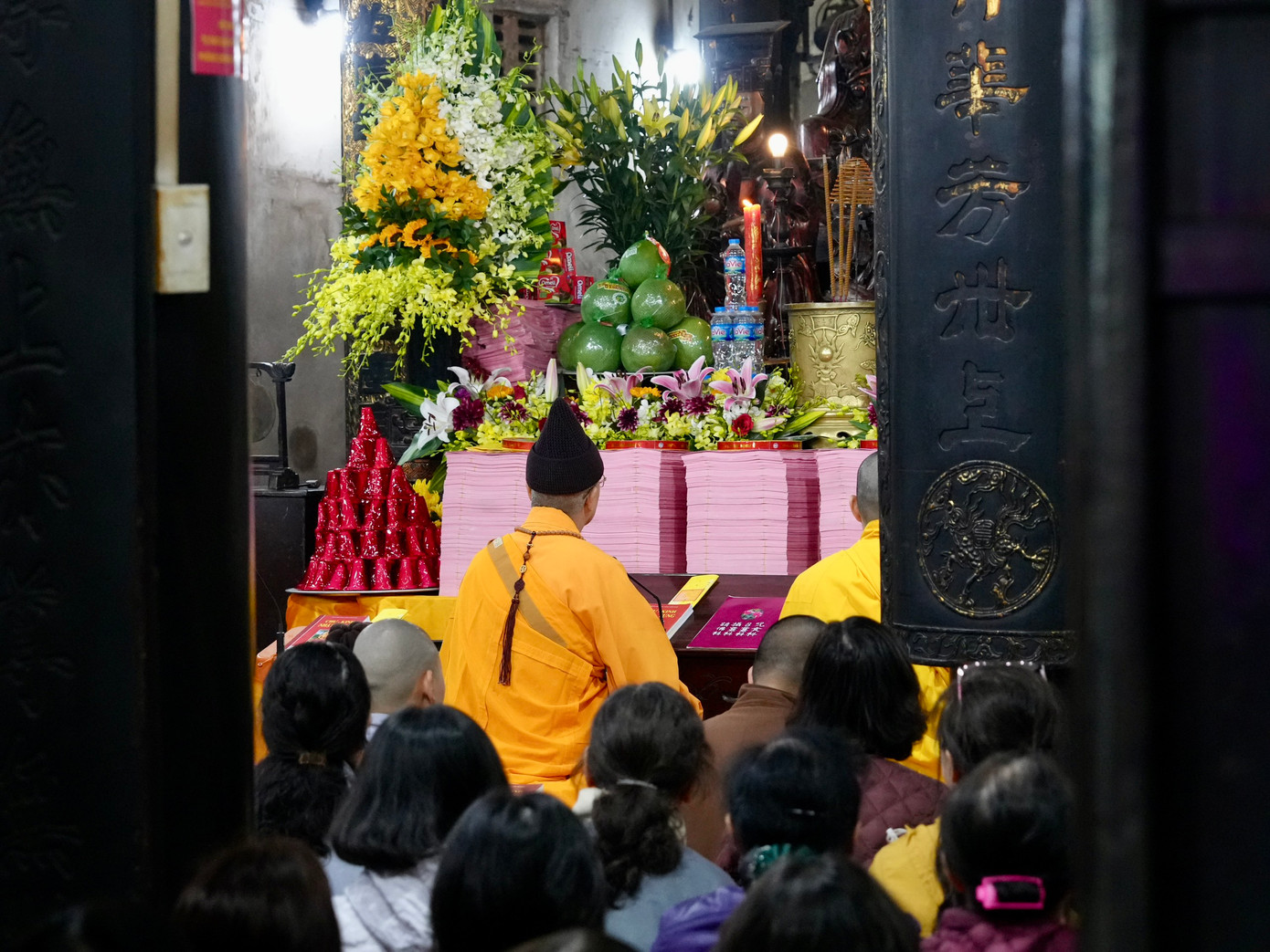 Phía các phường đã yêu cầu tới nhà chùa thực hiện tốt các quy định của pháp luật về tôn giáo, nghiêm cấm việc phát hành các loại hình văn hóa phẩm liên quan đến tín ngưỡng, tôn giáo không được cấp phép và các hoạt động mê tín dị đoan. Phía các phường đã yêu cầu tới nhà chùa thực hiện tốt các quy định của pháp luật về tôn giáo, nghiêm cấm việc phát hành các loại hình văn hóa phẩm liên quan đến tín ngưỡng, tôn giáo không được cấp phép và các hoạt động mê tín dị đoan.