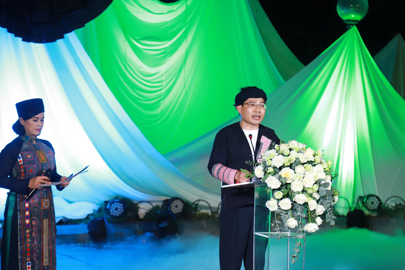 Phát biểu tại buổi lễ, Phó Chủ tịch UBND thị xã Sa Pa Đỗ Văn Tân cho biết, Sa Pa ngày càng có dấu ấn rõ nét trên bản đồ Việt Nam và thế giới. Du lịch Sa Pa đang có sự phát triển ấn tượng cả về chất và lượng; chất lượng dịch vụ du lịch được nâng lên, nhân lực ngày càng chuyên nghiệp, đáp ứng nhu cầu của du khách trong nước và quốc tế.