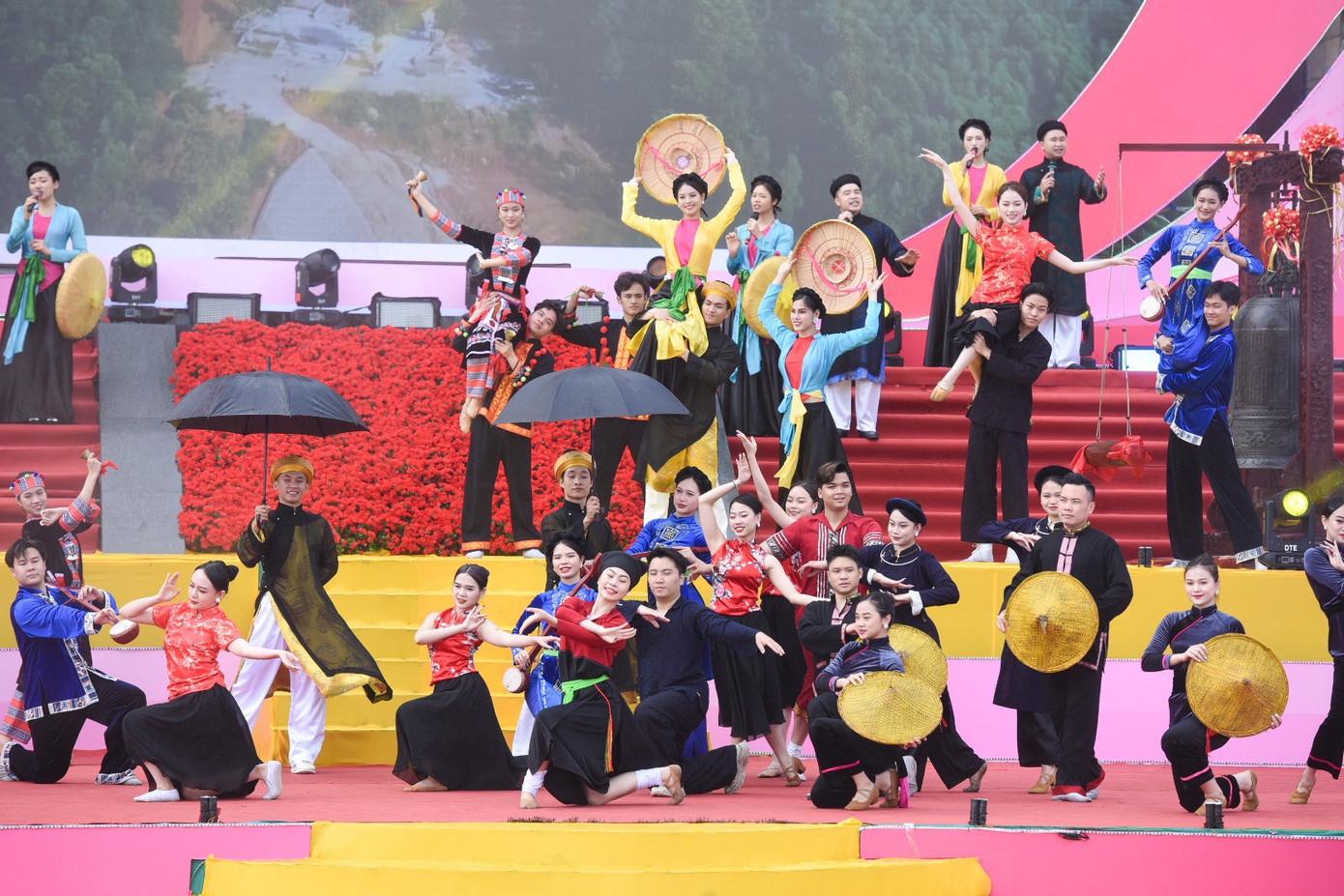 Trong khuôn khổ chương trình diễn ra các hoạt động như Trình diễn thơ, văn Lý - Trần qua thư pháp, lễ rước bài vị Tam Tổ Trúc Lâm từ chùa Vĩnh Nghiêm (Yên Dũng) lên chùa Hạ, Tây Yên Tử, trưng bày sản phẩm du lịch Con đường Hoằng dương Phật pháp của các vị tổ Phật giáo Trúc Lâm Yên Tử...