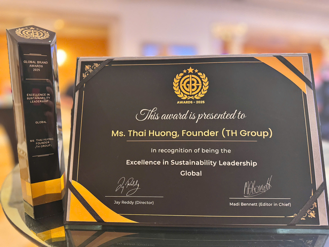 Bà Thái Hương được vinh danh vì “đã cho thấy sự kiên định khi dẫn dắt các doanh nghiệp của mình đi theo hướng phát triển bền vững”.