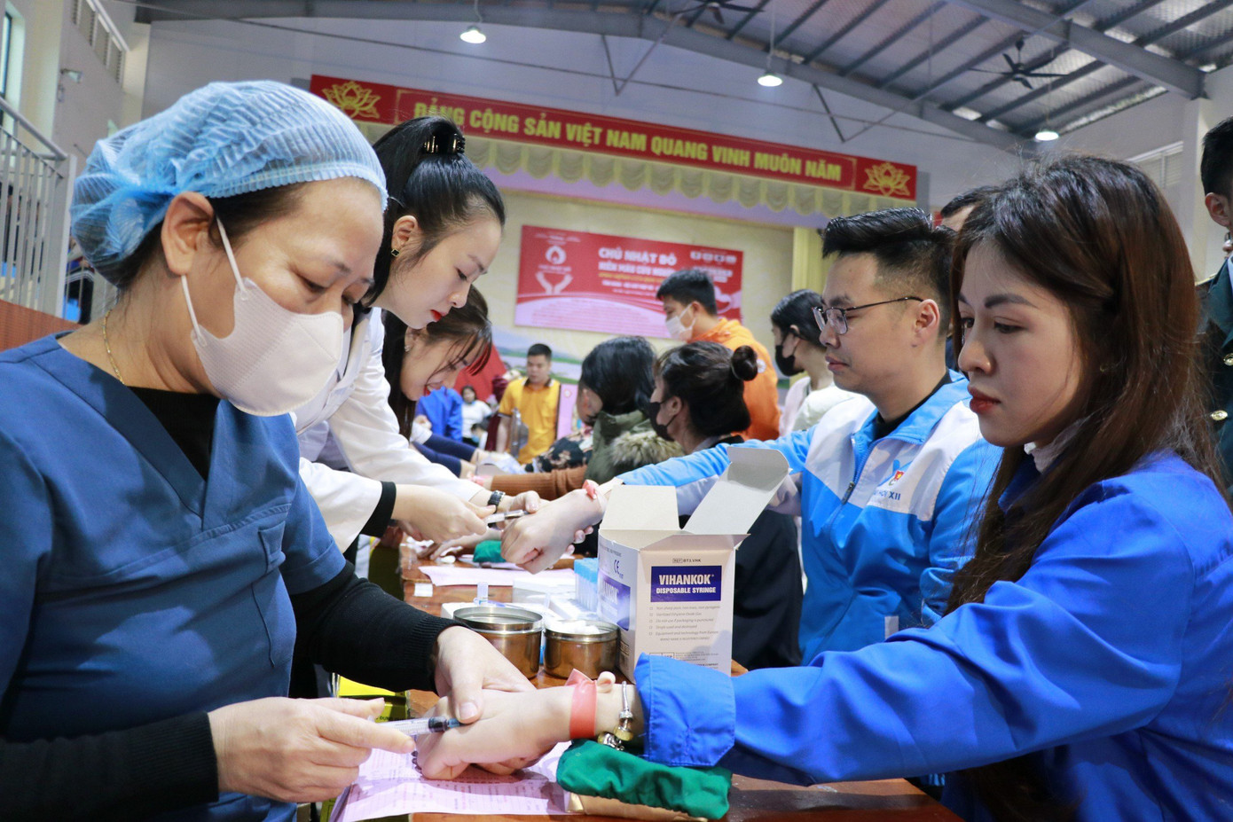 &quot;Máu là thứ không thể tổng hợp cũng không thể sản xuất được, trong khi nhu cầu dùng máu trên địa bàn tỉnh ngày càng tăng lên. Do đó phong trào hiến máu cần được lan tỏa và nhân rộng hơn nữa&quot;, ông Nguyễn Song Hào cho hay.