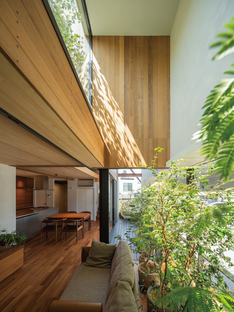 Thông qua việc chia sẻ không gian và những niềm vui thường nhật theo cách này, kiến trúc sư hy vọng từng bước xây dựng các mối quan hệ nhẹ nhàng nhưng đầy ý nghĩa. Thông qua việc chia sẻ không gian và những niềm vui thường nhật theo cách này, kiến trúc sư hy vọng từng bước xây dựng các mối quan hệ nhẹ nhàng nhưng đầy ý nghĩa.