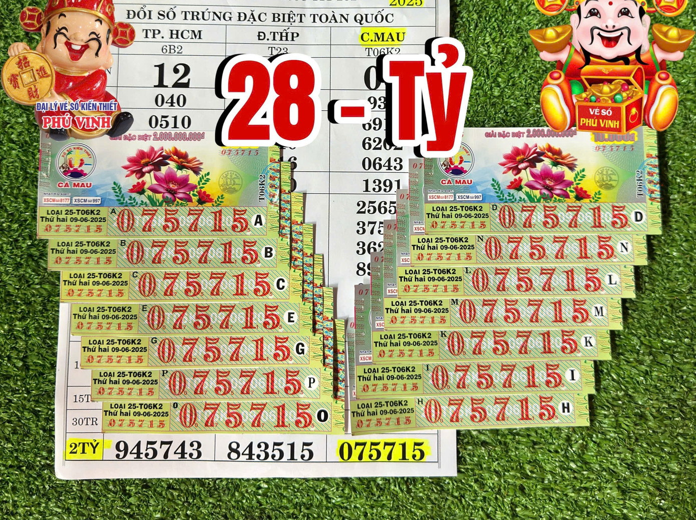 Đại lý vé số Phú Vinh đổi thưởng 14 tờ trúng giải độc đắc cho khách vào ngày 9/6.