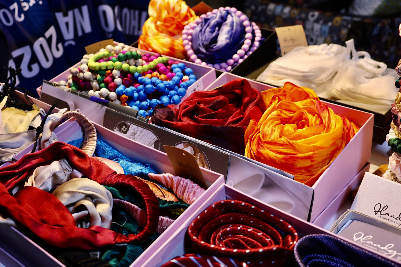 Hội chợ diễn ra từ ngày 25/4 đến hết ngày 28/4 vào khung giờ từ 9h - 21h.