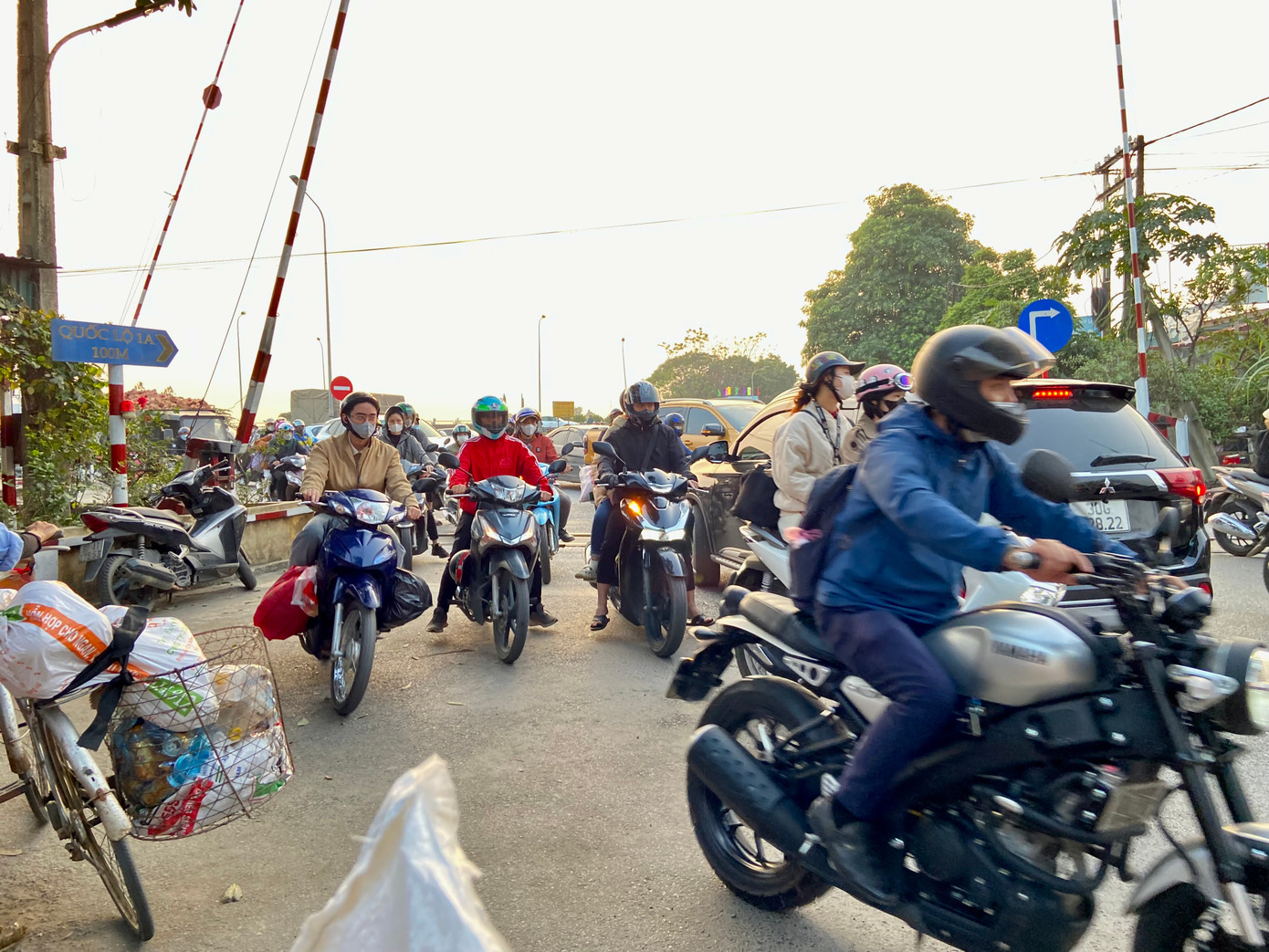 Tại điểm giao Cầu Giẽ với quốc lộ 1A nhận một lượng lớn phương tiện đổ về chiều 1/1.