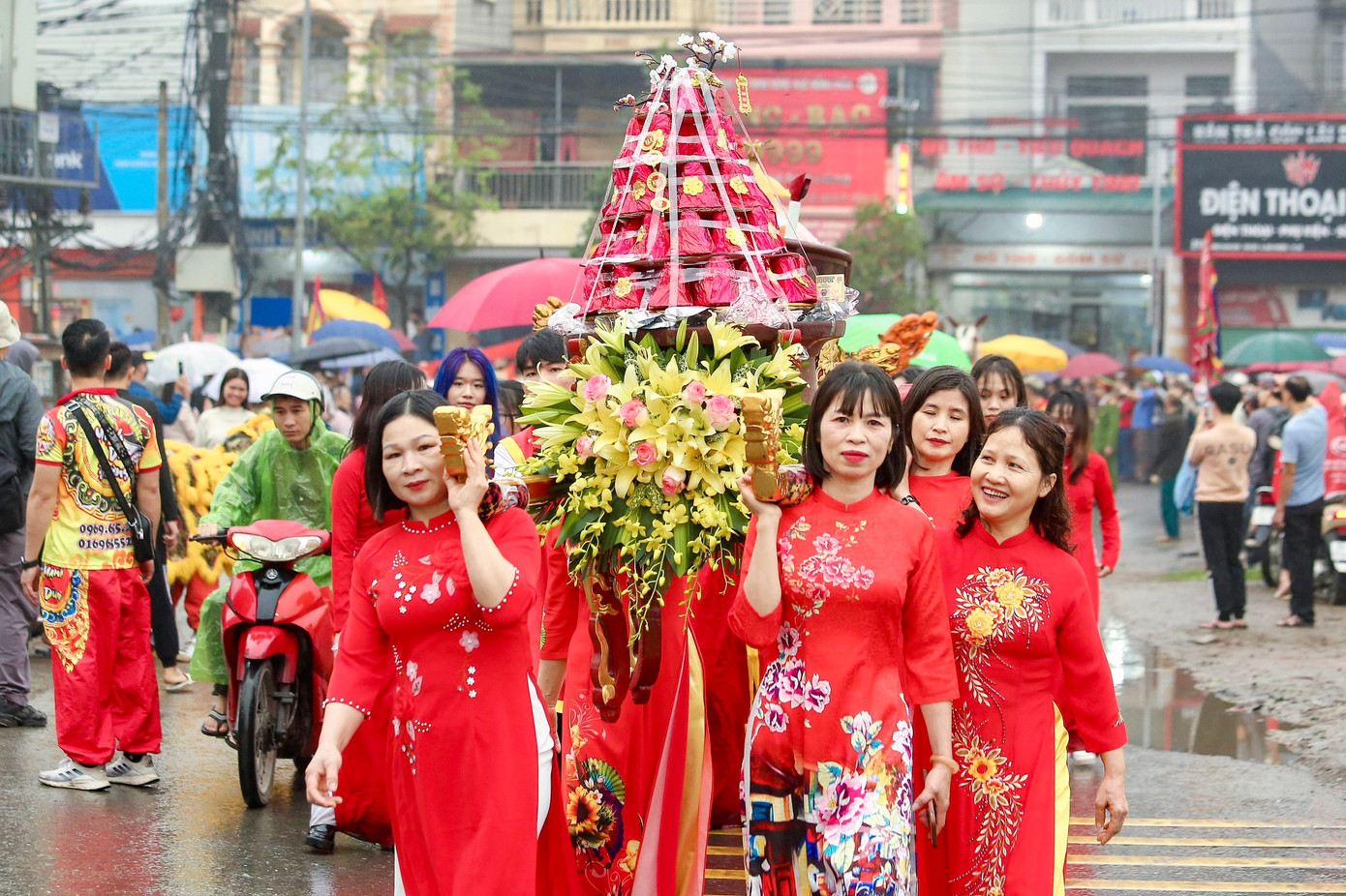 Chủ tịch UBND xã Tân Hội cho biết lễ hội hôm nay được tổ chức lại sau 8 năm vắng bóng.