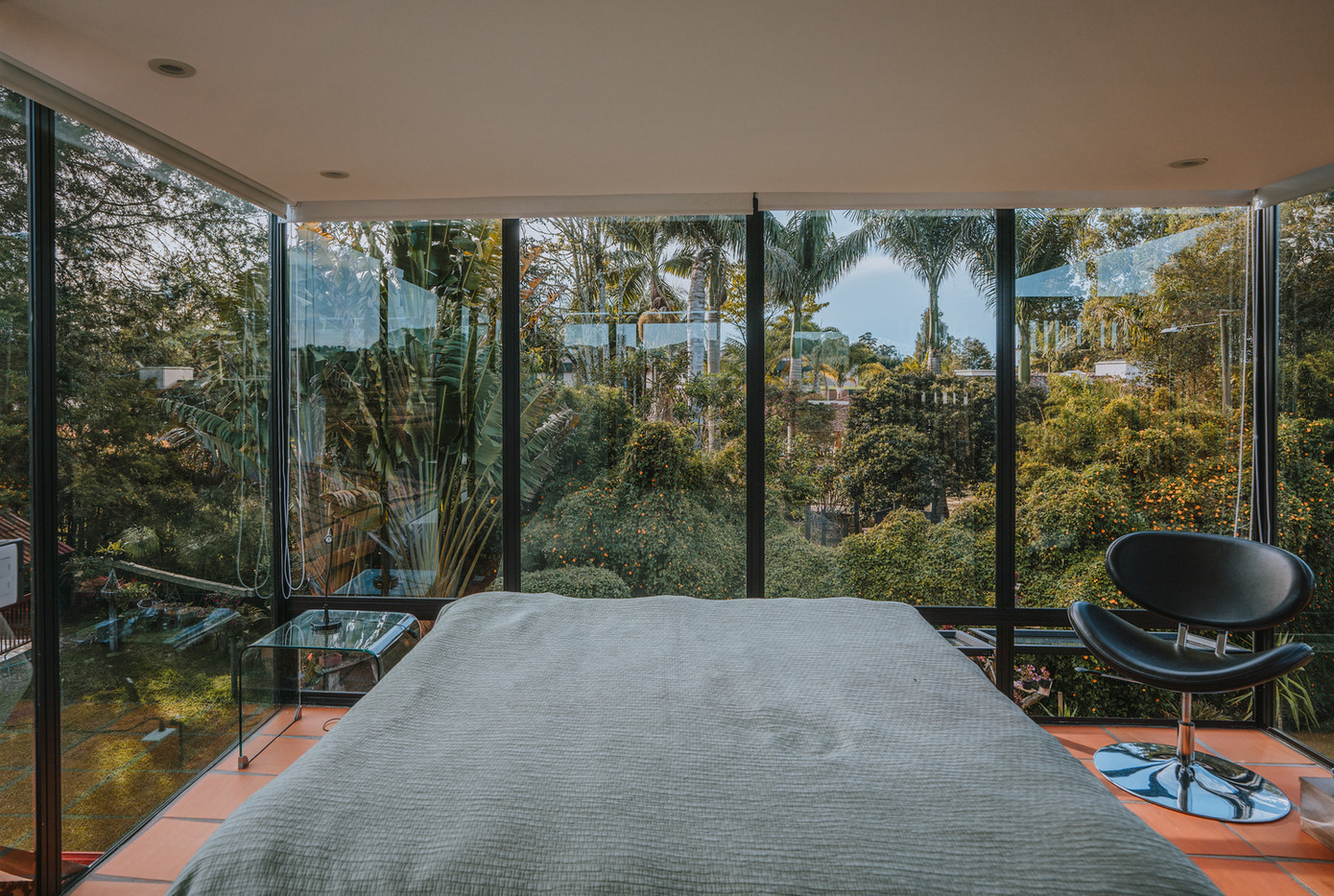 Khối nhà mới chứa phòng ngủ, phòng tắm và khu vực học tập cho gia đình. Khối nhà mới chứa phòng ngủ, phòng tắm và khu vực học tập cho gia đình.